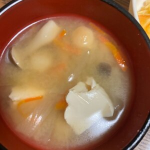 大根と豆腐とぶなしめじの味噌汁